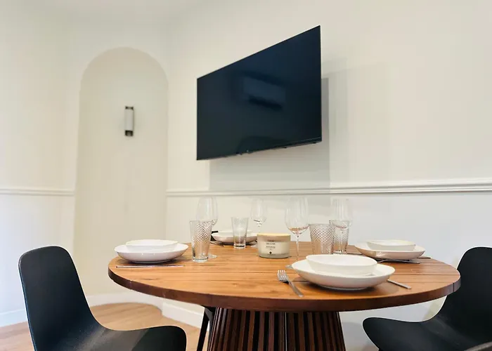 Elegant Philibert Dijon